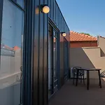 Spacious Studio W/ Balcony & Ac By Lovelystay
