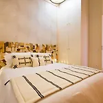 Boutique Rentals- Urban Garden Apt Balcony&Garden