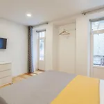 Villa Apartments & Suites