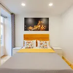 Villa Apartments & Suites