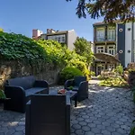 Homely Noble Flats - Garden&Jacuzzi