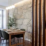 Wonderful 2Br Duplex Near River By Lovelystay
