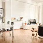 Central Loft With Free Parking