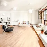 Central Loft With Free Parking