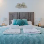 Stunning Apartment W/ Free Parking By Lovelystay