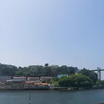 Porto Insight Apartment River View - Pool & Garage