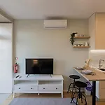 31 Janeiro 157 - Charming 1Br Flat W/ Ac & Balcony By Lovelystay