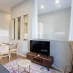 31 Janeiro 157 - Stylish 1Br W/ Ac & Balcony By Lovelystay