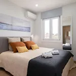 Charming Bright House W/ Garden