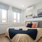 Charming Bright House W/ Garden