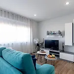 Downtown 1Br Apartment W/ Balcony By Lovelystay