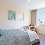 Fantastic Contemporary Flat W/ Balcony