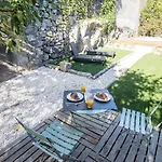 Almada Hideaway W/ Ac & Private Pool By Lovelystay