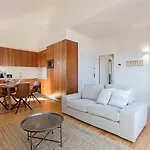 Wonderful Flat Near River W/ Ac By Lovelystay