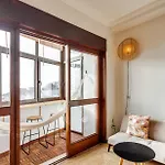 Sunset Design Apartment By Cozy Stay