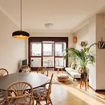 Sunset Design Apartment By Cozy Stay