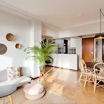 Sunset Design Apartment By Cozy Stay
