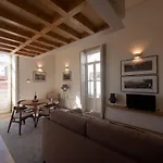 Maria Pia Luxury Apartment, Historic House Downtow
