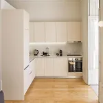 Modern Charming Loft With Balcony In Central Porto