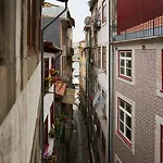 Mercadores Apartment By Jc