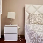 Mercadores Apartment By Jc