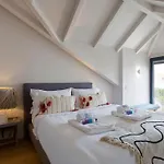 Boutique Rentals-Primrose Terrace&Garage