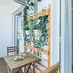 1Br Paraiso Flat W/ Balcony & Ac By Lovelystay