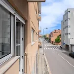 Host Wise - Spacious Vintage Flat - Small Balcony