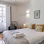 Porto 61 - Bright 2Br W/ Balcony By Lovelystay