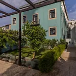 Central Studio W/ Pool, Ac & Patio By Lovelystay