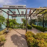Central Studio W/ Pool, Ac & Patio By Lovelystay