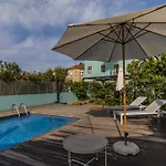 Central Studio W/ Pool, Ac & Patio By Lovelystay