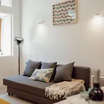 Riverside Loft By Homing