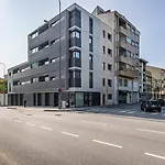 Nomads Lux - 2Bdr & Parking Flores Square Porto