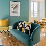 Award Winning Design Apt City Center - River View!