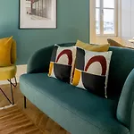 Award Winning Design Apt City Center - River View!