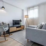 Nomads Lux - 1Bdr Charming Top Floor Porto