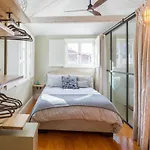 Elegant 2Br Duplex In City Center By Lovelystay