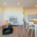Host Wise - Fantastic Contemporary Flat W Balcony
