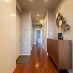 Carolina Roomy & Modern Apartment