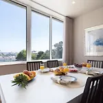 Carolina Roomy & Modern Apartment