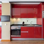 Host Wise - Bright Fresh Flat With Garage - Marques