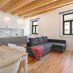 Host Wise - Lovely & Cozy Duplex Flat