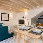 Central Stunning Duplex W/ Patio By Lovelystay
