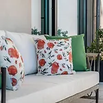 Bonfim Living - Great Location, Al Fresco Dining And Free Private Parking