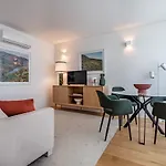 Bonfim Living - Great Location, Al Fresco Dining And Free Private Parking