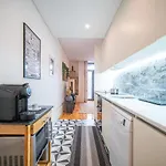 Joivy Modern Flat With Patio In Central Porto