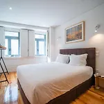 Joivy Modern Flat With Patio In Central Porto
