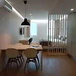 715 Gale Apartment Wi-Fi, Estacionamento