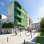 Downtown 2 Minutes By Walk To Center And Metro-Direct To Airpot T4